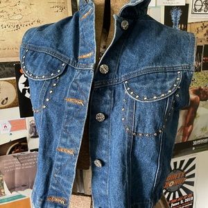 Bedazzled 80s denim jacket! Fashion!
